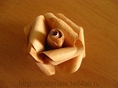 Простые и оригинальные розы из бумаги своими руками