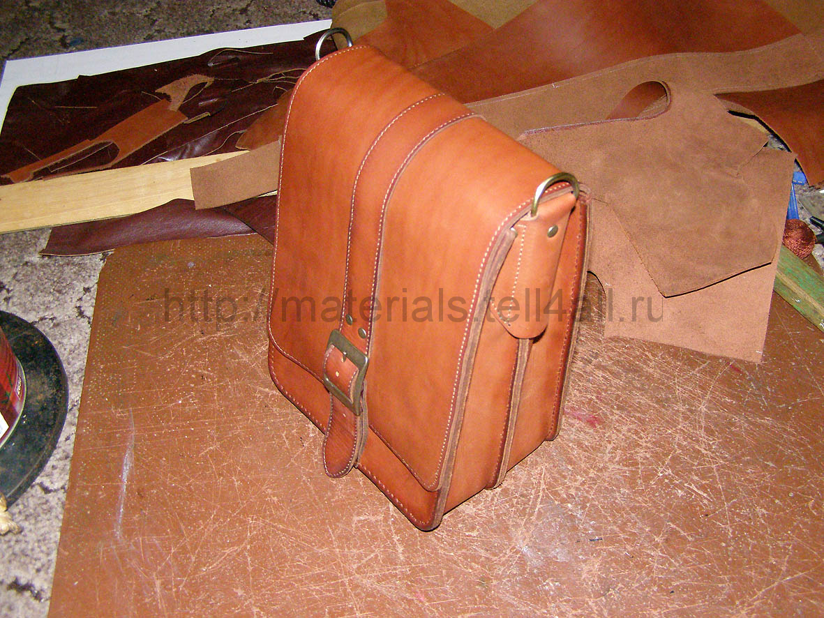 Кожаная сумка через плечо BRIALDI Abate (Абате) relief black